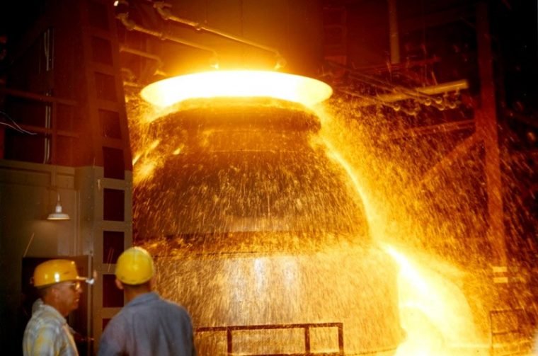 çelik üretim yöntemleri bazik oksijen fırını işçiler baret
