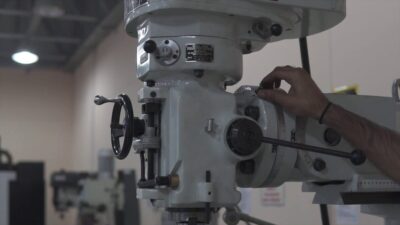 ÜNİVERSAL KALIPÇI FREZE TEZGAHI EĞİTİMİ